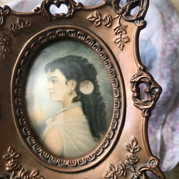 Vintage - A Cameo Creation - Ornate Frame - Mme. Adelina Patti - Picture 3 of 6
